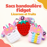 Sacs bandoulière fidget à bulles en forme de licornes et de fraise.