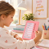 Enfant utilisant un tableau To-Do List à la maison pour organiser ses tâches et gagner en autonomie